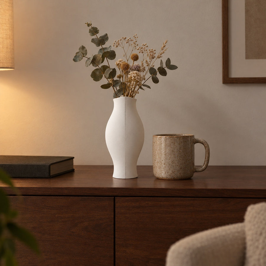 Garbo – schlanke taillierte Vase mit senkrechter Kante und gedrehtem Körper aus dem 3D-Druck