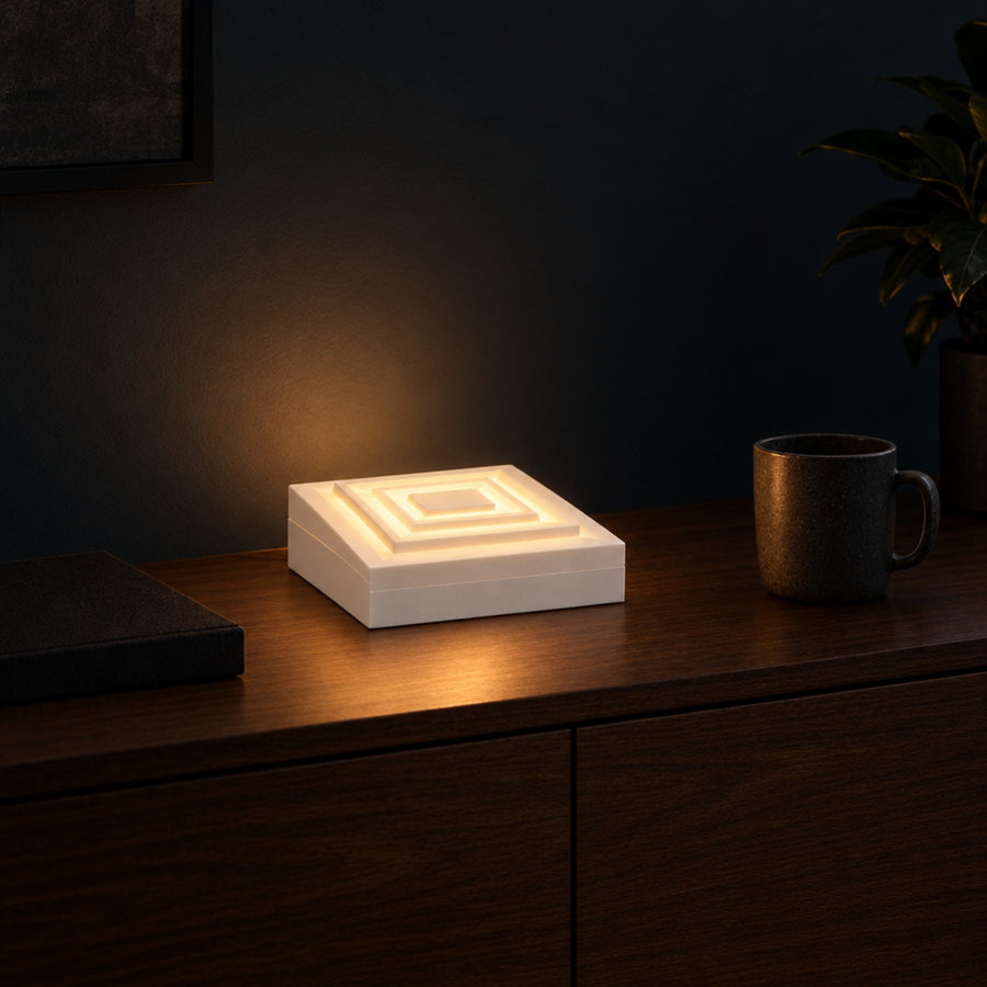 Gradino – Tischlampe LED USB in flacher Form mit abgestuften Quadratrahmen
